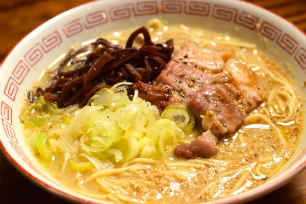 絶品！博多とんこつラーメン